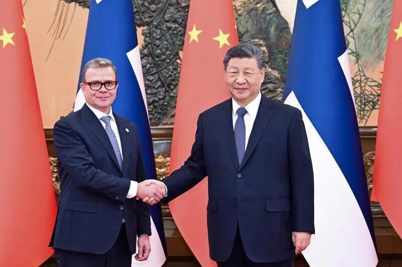 习近平：大国尤其要带头讲平等讲法治1月27日，据国内媒体报道，中国国家主席习近平与芬兰总理奥尔波会面时说，当今世界面临多重风险挑战，国际社会需要携手应对，并称大国尤其要带头讲平等、讲法治、讲合作、讲诚信