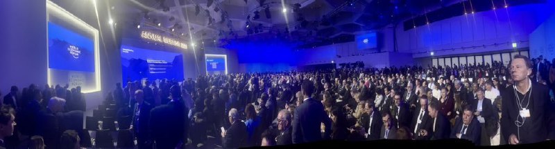 🚨今天的达沃斯（2026年1月21日）已经不再是单纯的经济论坛，而变成了一场全球政治的“角斗场”