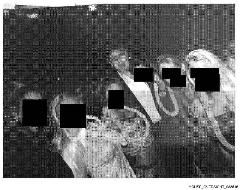民主党人公布了爱泼斯坦档案中的新一批照片：照片中包括特朗普、班农、克林顿、盖茨和伍迪·艾伦