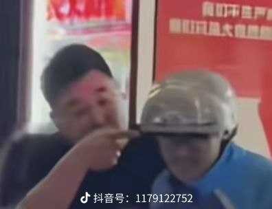 听说骑手联系不到顾客，联系不到顾客没法送，骑手就给给送回商家了，老板让骑手买单，不买单不让走 牛逼感谢家人们投稿！听说骑手联系不到顾客，联系不到顾客没法送，骑手就给给送回商家了，老板让骑手买单，不买单不让走 牛逼感谢家人们投稿！
