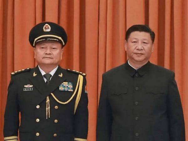 原来张又侠真的是汉奸，证据就是他和美国鬼在一起的时候很满足很温暖的笑容一副欲求不满的样子