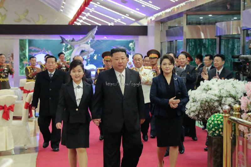 #金正恩 为 女儿 打造接班人形象 #图片感谢来自某频道的投稿！#金正恩 为 女儿 打造接班人形象 #图片感谢来自某频道的投稿！