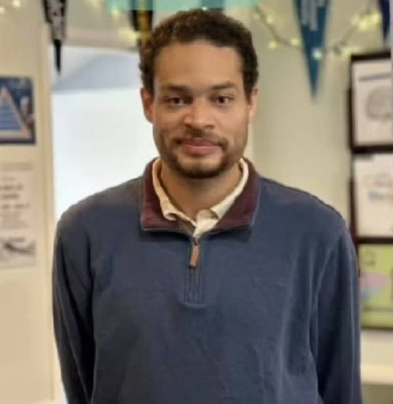 2026年4月25日白宫记者协会晚宴枪击案的嫌疑人名为科尔·托马斯·艾伦（Cole Tomas Allen），31岁，1995年4月11日出生于美国加利福尼亚州托伦斯市