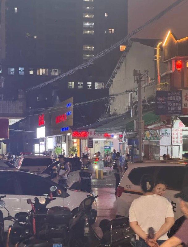 5月2日，柳州高新南路峻岭厂小区发生杀人事件感谢 Group  投稿！5月2日，柳州高新南路峻岭厂小区发生杀人事件感谢 Group  投稿！