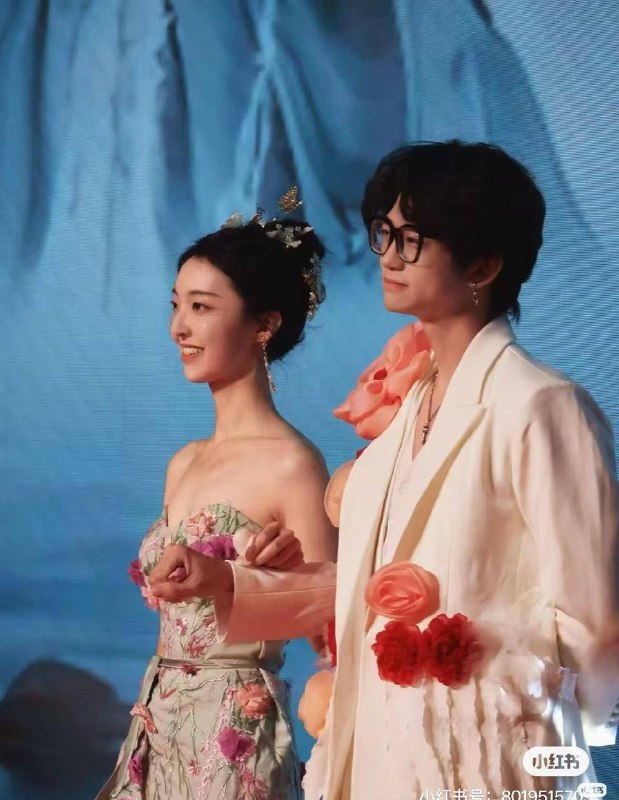 【“武大学术妲己”引爆网络：女博士被指论文由男友代劳，出轨后遭举报？】8月下旬，网上热传一则所谓“武大学术妲己”的爆料