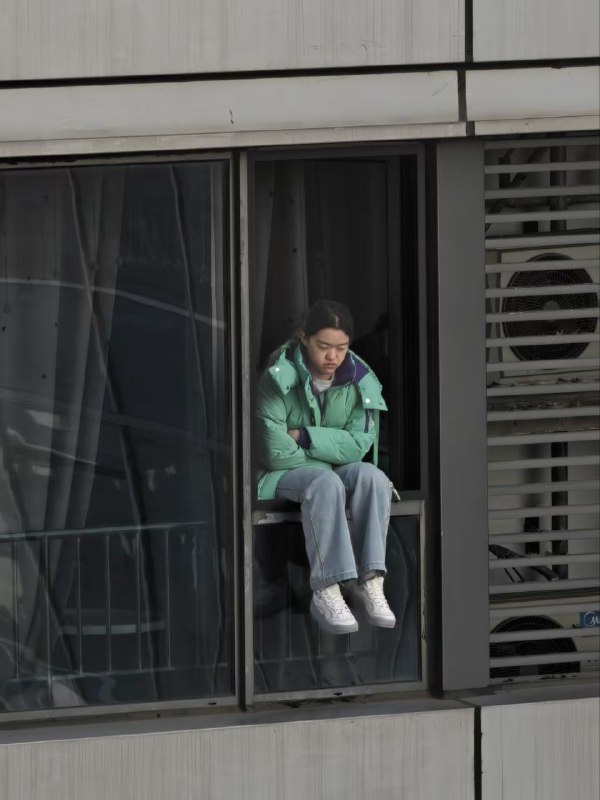 11月11日 河北 石家庄 华润 万象城 C座，一女生在被劝了四小时后趁着工作人员吃饭的时间跳楼身亡 当场盖布 #跳楼 #自杀 女生感谢家人们投稿！🌸 来源  👉 投稿  💬 交流群  🍒 备用群  💕 VPN群11月11日 河北 石家庄 华润 万象城 C座，一女生在被劝了四小时后趁着工作人员吃饭的时间跳楼身亡 当场盖布 #跳楼 #自杀 女生感谢家人们投稿！🌸 来源  👉 投稿  💬 交流群  🍒 备用群  💕 VPN群