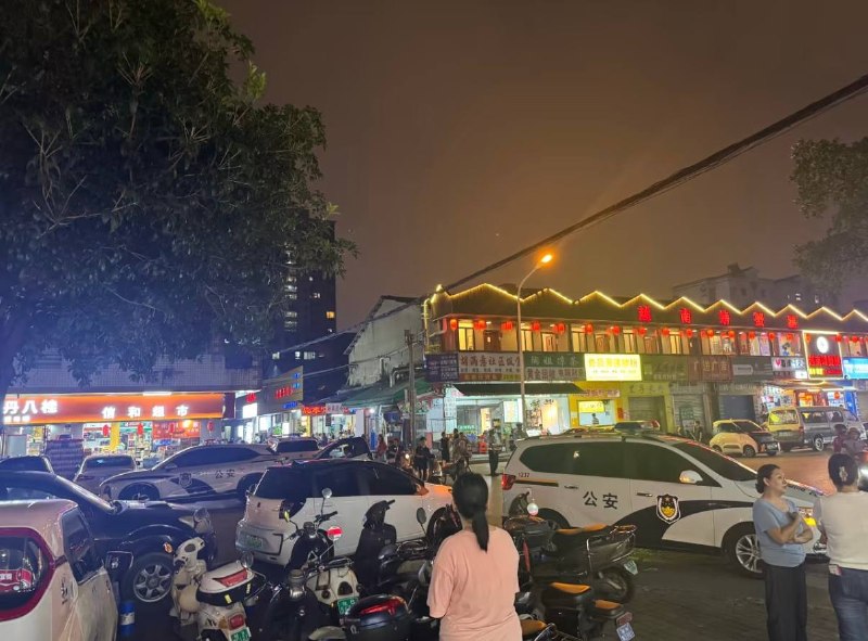 5月2日，柳州高新南路峻岭厂小区发生杀人事件感谢 Group  投稿！5月2日，柳州高新南路峻岭厂小区发生杀人事件感谢 Group  投稿！