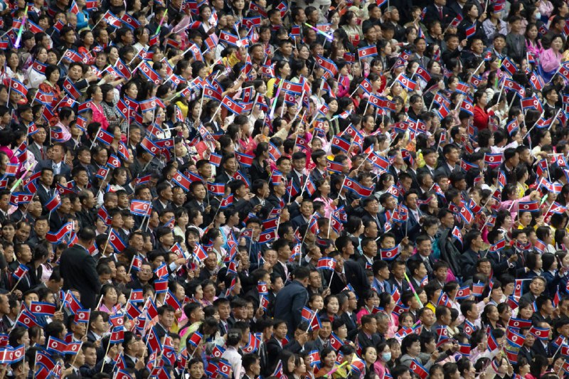 #朝鲜 劳动党 建党80 周年 纪念 大会 集体演出伟大的朝鲜劳动党在长达八十年的光辉历程中，始终作为人民大众真正的母亲党，闪耀着引领自主与尊严强国的灯塔之光