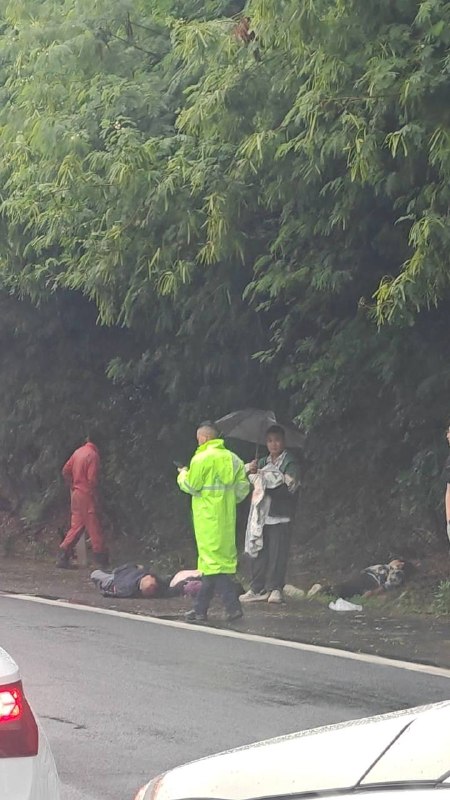6月8日，广安到成都的高速上车祸，三人死亡感谢 Group  投稿！