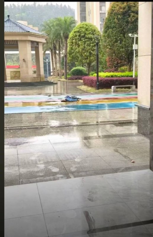 4月2日，湖南郴州麒麟首府一初中生跳楼，网传在蒙泉学校上学被同学霸凌感谢 Group  投稿！4月2日，湖南郴州麒麟首府一初中生跳楼，网传在蒙泉学校上学被同学霸凌感谢 Group  投稿！