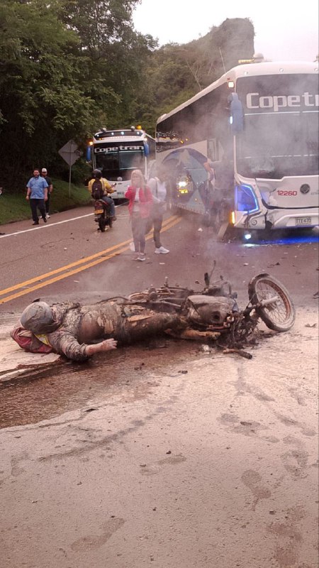 #摩托 #车祸 直接 #火化 #火烧人 都熟人 ！感谢家人们投稿！#摩托 #车祸 直接 #火化 #火烧人 都熟人 ！感谢家人们投稿！