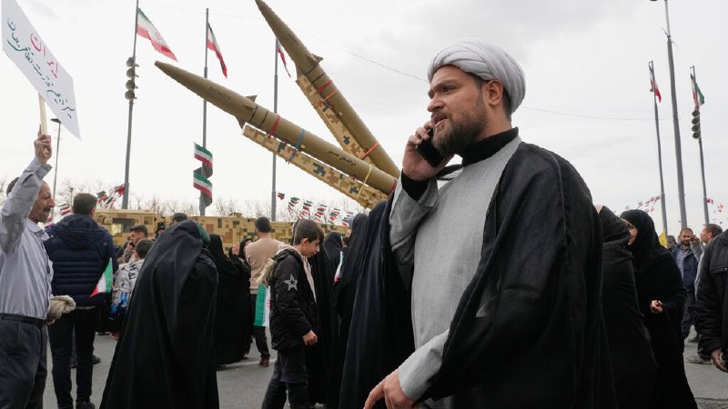 伊朗表示愿作出妥协 但美国必须讨论解除制裁问题德黑兰表示，愿就限制其核计划“高丰度”浓缩铀问题进行讨论，以换取制裁的解除，但多次重申拒绝将此问题与其他问题，特别是导弹问题挂钩