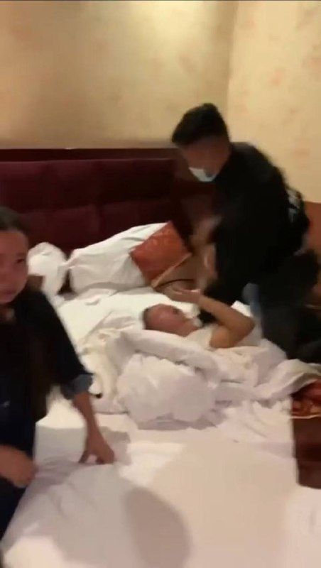 抓奸现场🍉被打得老惨了感谢家人们投稿！抓奸现场🍉被打得老惨了感谢家人们投稿！