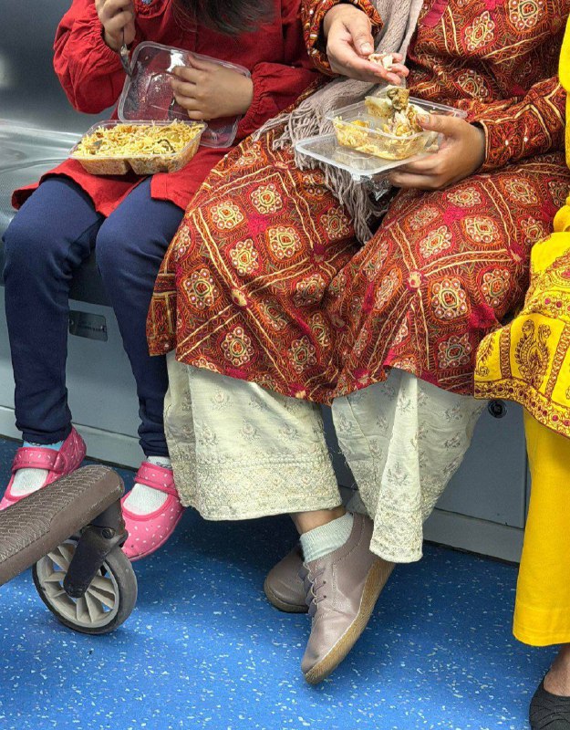 印度人 在 深圳 地铁 吃 手抓饭深圳 #地铁 搞 双标 有规定不执行今天回避违规的三嫂，明天三哥就敢来 地铁 拉屎 💩 印度 🇮🇳感谢来自某频道的投稿！印度人 在 深圳 地铁 吃 手抓饭深圳 #地铁 搞 双标 有规定不执行今天回避违规的三嫂，明天三哥就敢来 地铁 拉屎 💩 印度 🇮🇳感谢来自某频道的投稿！