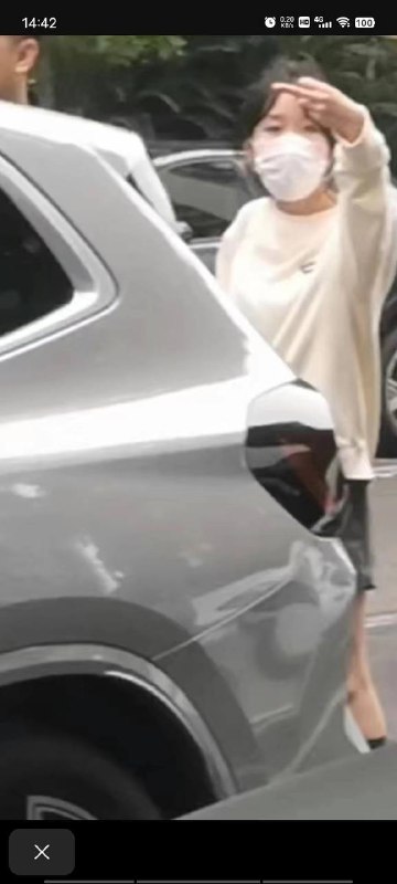 拉车门 拖倒 😑 #聊天记录 那女的单行道 那个男的切拉 结果女的没管 骂了两句 男的拉车门 女的直接开走 碾死的 群友们看看 👀是不是 #碰瓷 #车祸 #碾压拉车门 拖倒 😑 #聊天记录 那女的单行道 那个男的切拉 结果女的没管 骂了两句 男的拉车门 女的直接开走 碾死的 群友们看看 👀是不是 #碰瓷 #车祸 #碾压