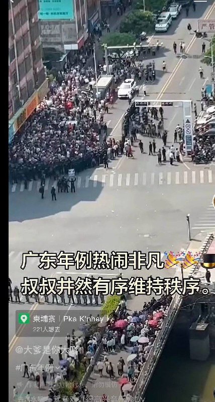 3月25日，广东信宜，大量特警集结并包围现场聚集抗议的群众，还有大量特警赶来驰援