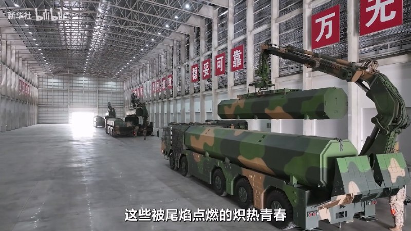 长剑-100很典型的官方剪辑，发射镜头是用红酒发射镜头替代的 中国 #军事 #武器感谢家人们投稿！长剑-100很典型的官方剪辑，发射镜头是用红酒发射镜头替代的 中国 #军事 #武器感谢家人们投稿！