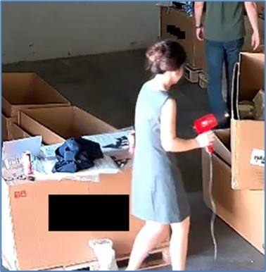 超微SMCI联合创始人廖义贤（Wally Liaw）因向中国走私价值25亿美元的英伟达GPU被捕美国司法部披露了超微(Super Micro)的走私英伟达高端GPU的操作细节：【1】他们准备好假服务器及包装箱；【2】用吹风机加热并揭起原厂服务器的标签和序列号贴纸；【3】将标签和序列号贴纸粘贴在假服务器上，重新包装到原厂包装箱中