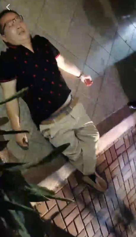 4月17日广西玉林，抖音小胖说车醉驾，撞到2个大人2个小孩，男大人当场死亡，女大人受伤昏迷，女7岁死亡，几个月的小孩幸存 #车祸 欢迎补充视频4月17日广西玉林，抖音小胖说车醉驾，撞到2个大人2个小孩，男大人当场死亡，女大人受伤昏迷，女7岁死亡，几个月的小孩幸存 #车祸 欢迎补充视频