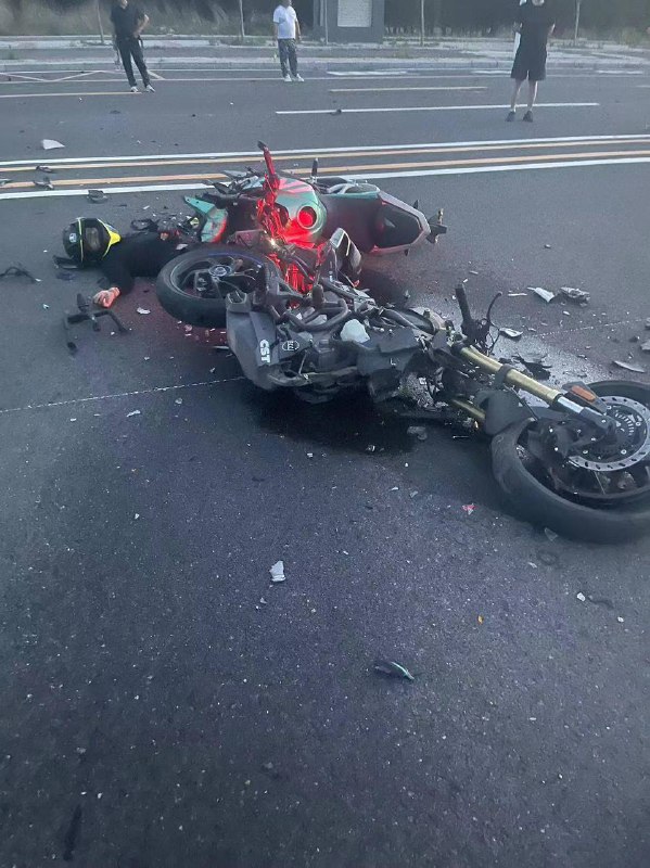 7月9日 #摩托车🏍️ 对撞 挂了 #车祸 #骑逝精神7月9日 #摩托车🏍️ 对撞 挂了 #车祸 #骑逝精神