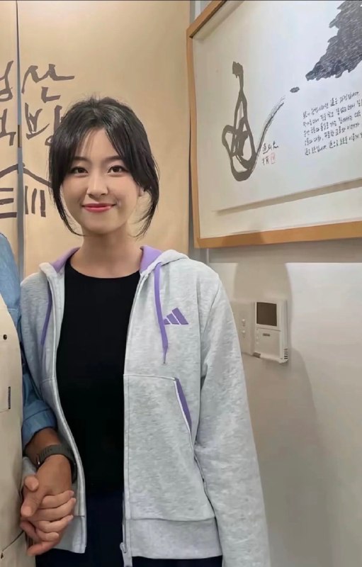 据韩联社，凶手是女学生的老师郑某，是中国籍朝鲜族，有韩国永居，所以一开始出新闻可能错把他当韩国人了