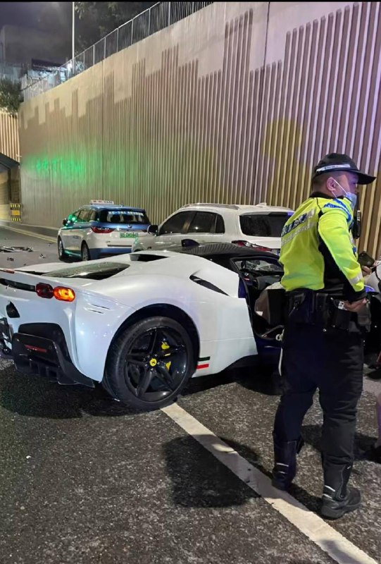 5月11日深圳新区大道往羊台山方向 #法拉利 #车祸5月11日深圳新区大道往羊台山方向 #法拉利 #车祸