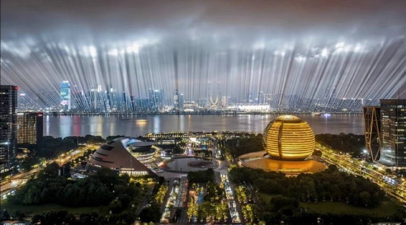 目前的杭州像极了开屏的孔雀🦚 #亚运会by 匿名投稿目前的杭州像极了开屏的孔雀🦚 #亚运会by 匿名投稿