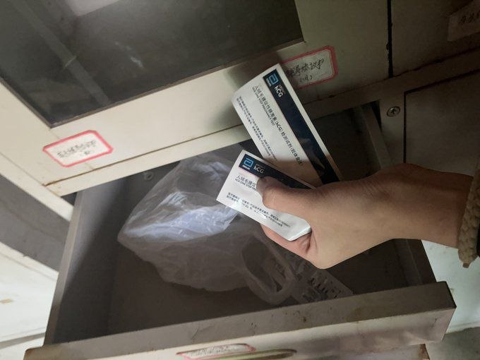 有人问我们，为什么说戒网瘾学校是中国的萝莉岛： 近日的行动里，我们再一次潜入了曾经臭名昭著的湖南圣博戒网瘾机构（惠腾学校），在这所罪行累累的学校里，曾有许多初高中或者年龄更小的，花一样年纪的少女、少年，被强奸、殴打，甚至被某些特定人群当作免费的“青楼”，在里面享用幼女，这些都曾真实发生着