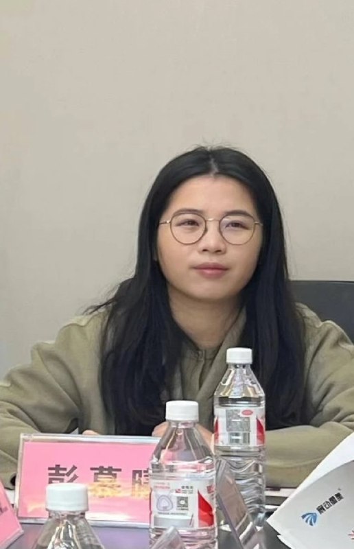 恶意占用他人产权车位的彭女士被扒出是长沙体育局副处长，2023入职，工作两年就当处长，果然能量巨大
