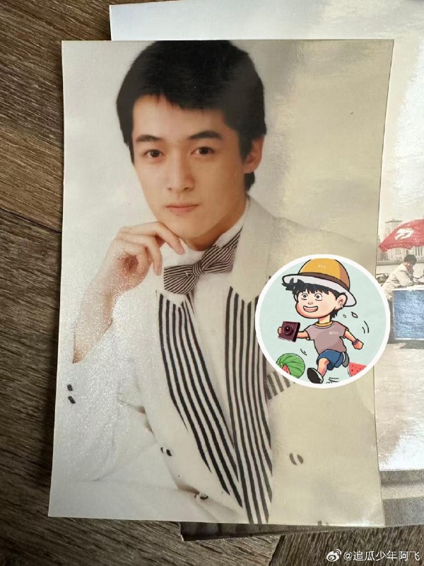 胡歌初恋女友曝光不是薛佳凝 女友未成年 情书好会撩近日，网络平台流传一则关于演员胡歌早年感情经历的爆料，引发关注