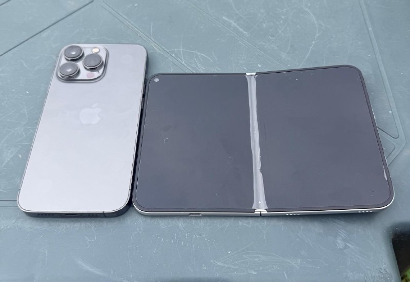 白色版 iPhone Ultra 机模曝光感谢家人们投稿！白色版 iPhone Ultra 机模曝光感谢家人们投稿！