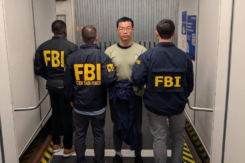【FBI将涉嫌中国黑客引渡美国，徐泽维被控窃取新冠研究数据】FBI局长卡什·帕特尔宣布，中国公民徐泽维已从意大利被引渡至美国羁押，这是美国史上罕见的将涉嫌国家背景黑客引渡受审案例