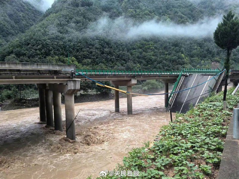 7.20陕西商洛，高速垮塌，5辆车12人死亡，近20辆车31人失联