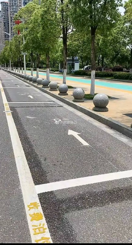 一座几十万人居住的城市，终于被城管、交管、文明办整治成了”鬼城”！---汽车不敢停靠，电动车不敢上路，行人不敢游玩，小贩不敢摆摊，店铺不敢越线，学生不敢门口写作业---，一座座城市被整得半死不活，执法人员的伟大功绩必将名垂青史！ #慧泊市by 匿名投稿一座几十万人居住的城市，终于被城管、交管、文明办整治成了”鬼城”！---汽车不敢停靠，电动车不敢上路，行人不敢游玩，小贩不敢摆摊，店铺不敢越线，学生不敢门口写作业---，一座座城市被整得半死不活，执法人员的伟大功绩必将名垂青史！ #慧泊市by 匿名投稿