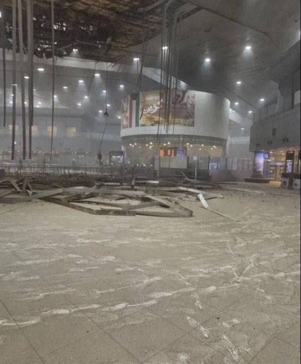 被伊朗两枚导弹撞击后的科威特机场🔸科威特航空管理局：无人机袭击科威特机场造成多人受伤