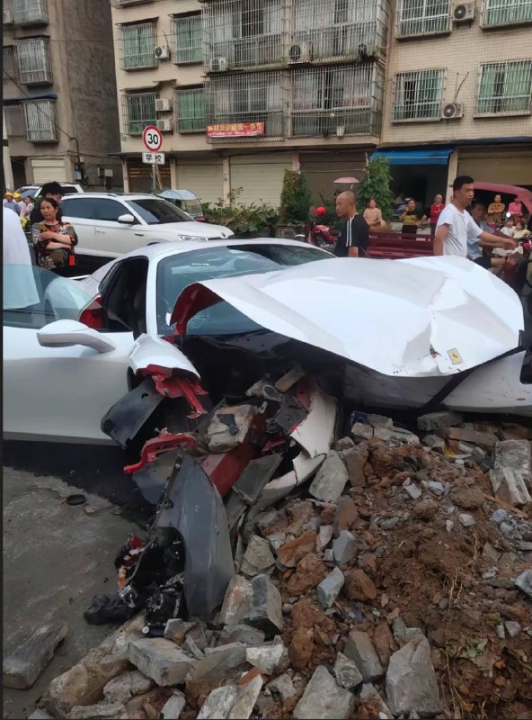 7.29重庆垫江 #法拉利 #车祸by 匿名投稿7.29重庆垫江 #法拉利 #车祸by 匿名投稿