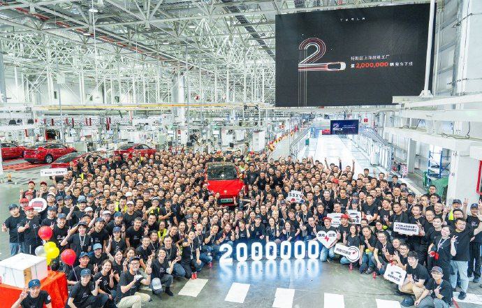#特斯拉 #上海 工厂第两百万辆车下线