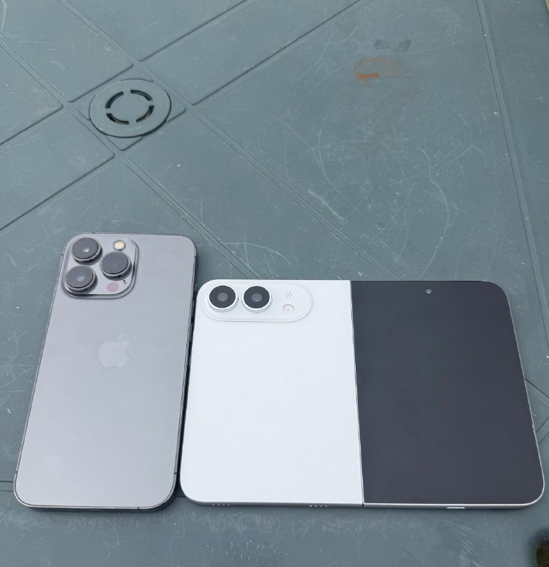 白色版 iPhone Ultra 机模曝光感谢家人们投稿！白色版 iPhone Ultra 机模曝光感谢家人们投稿！