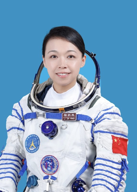 神舟二十三号航天员乘组由航天飞行工程师朱杨柱、航天驾驶员张志远、载荷专家黎家盈3名航天员组成，朱杨柱任指令长