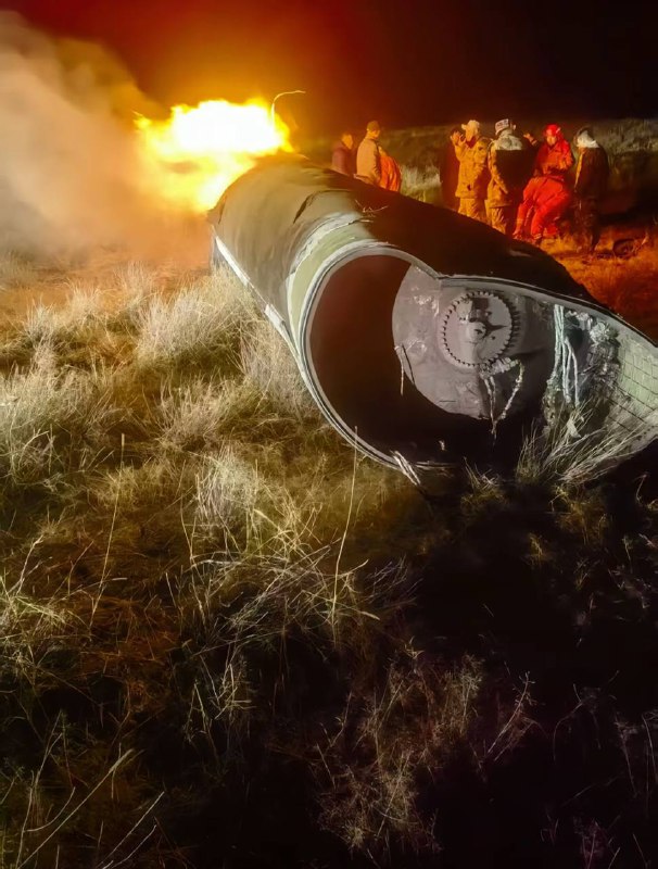 1月13日 宁夏 盐池 深夜 巨响 为 火箭发射 残骸 残骸 坠落“宁夏回族自治区”，盐池县 火箭助推器感谢家人们投稿！1月13日 宁夏 盐池 深夜 巨响 为 火箭发射 残骸 残骸 坠落“宁夏回族自治区”，盐池县 火箭助推器感谢家人们投稿！