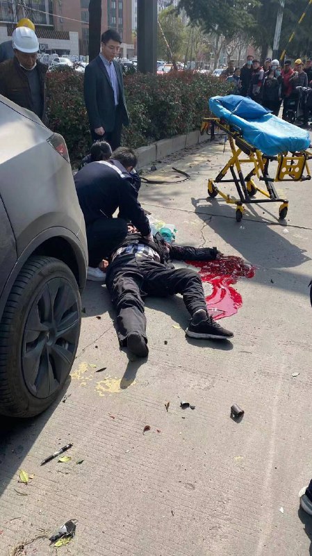 补充#南京 #特斯拉 #车祸 血洒现场 🩸补充#南京 #特斯拉 #车祸 血洒现场 🩸