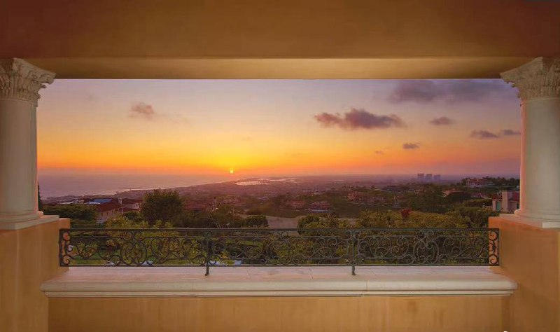 #傅晓田 在美国🇺🇸居住的豪宅，位于洛杉矶南部著名的富人区 Newport coast，价值1500万，8个卧室，10个厕所，租金一个月6万美元