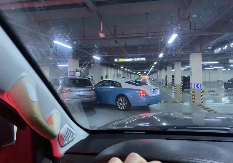 #杭州 #劳斯莱斯女主播？#杭州 #劳斯莱斯女主播？