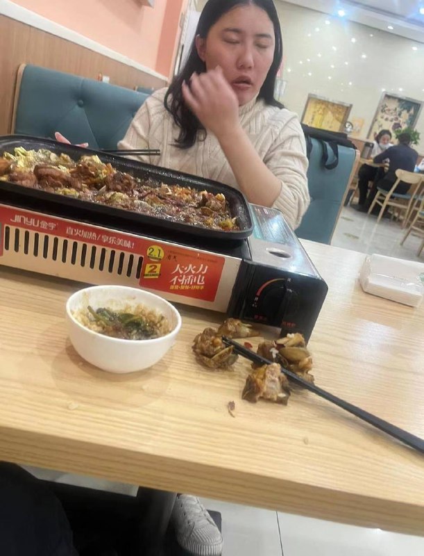 翻车了兄弟们，我踏马在也不网恋了，饭钱给了，KTV我也给了，感觉不做点什么再走对不住自己啊 #见网友翻车了兄弟们，我踏马在也不网恋了，饭钱给了，KTV我也给了，感觉不做点什么再走对不住自己啊 #见网友