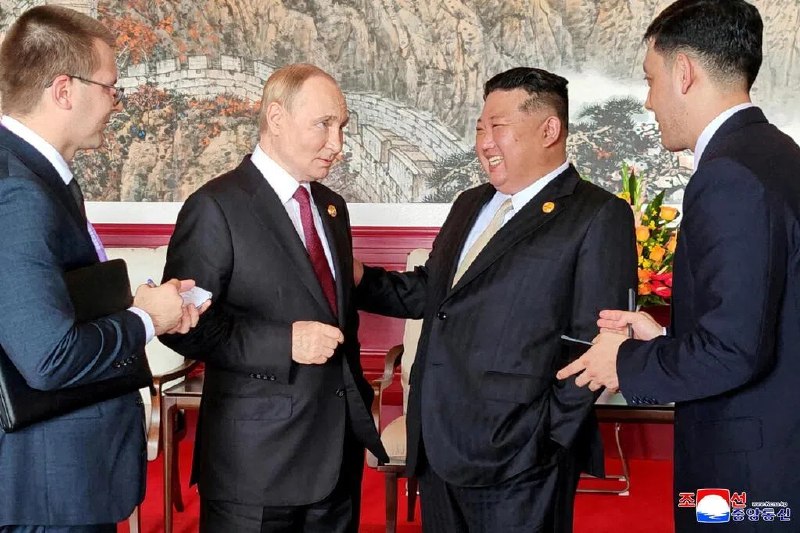 金正恩向普京致国庆贺词 称永远与俄站在一起据朝中社星期五（6月12日）报道，朝鲜最高领导人金正恩向俄罗斯总统普京致贺电，祝贺俄罗斯国庆日，并表示全力支持莫斯科的内外政策