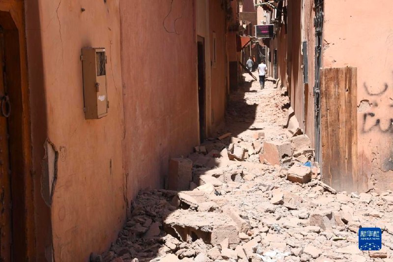 #摩洛哥 内政部9日表示，该国8日深夜发生的强烈 #地震 已造成1037人遇难，1204人受伤，其中721人伤势严重