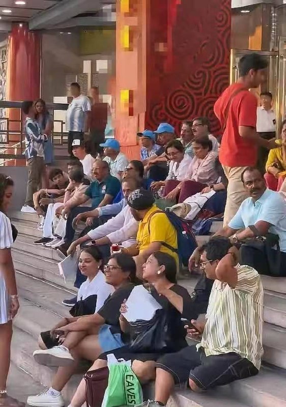 周末的上海共青森林公园，挤满了 印度人感谢家人们投稿！周末的上海共青森林公园，挤满了 印度人感谢家人们投稿！
