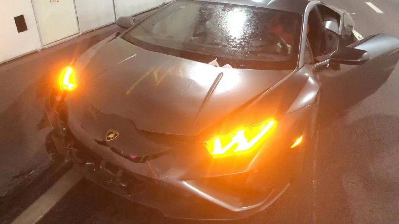 开个破 #兰博基尼 装什么逼啊 ！#装逼 失败 #车祸 🤡开个破 #兰博基尼 装什么逼啊 ！#装逼 失败 #车祸 🤡