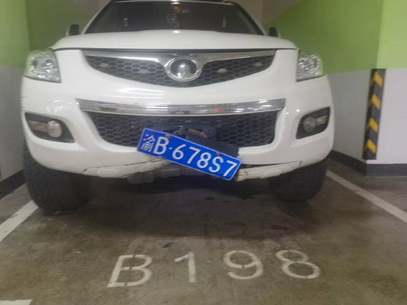 地下车库灵异事件 车牌怎么变形了？地下车库灵异事件 车牌怎么变形了？