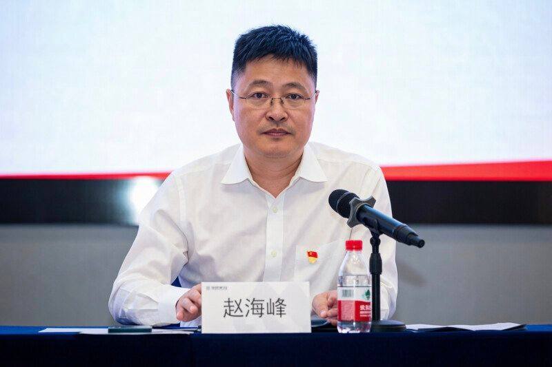 招商蛇口杭州公司和建发合作在杭州拿下了一块地，两家地产商遂举办了一场庆功宴参加庆功宴的赵海峰和在建发高层走后，开始对建发的一位女管培生欲行不轨之事但由于这位女孩不从，反抗强烈，在强迫不成的情况下，内脏被赵踢破参与的据说还有一位杭州的副区长赵曾是启东高考状元，清华毕业感谢家人们投稿！
